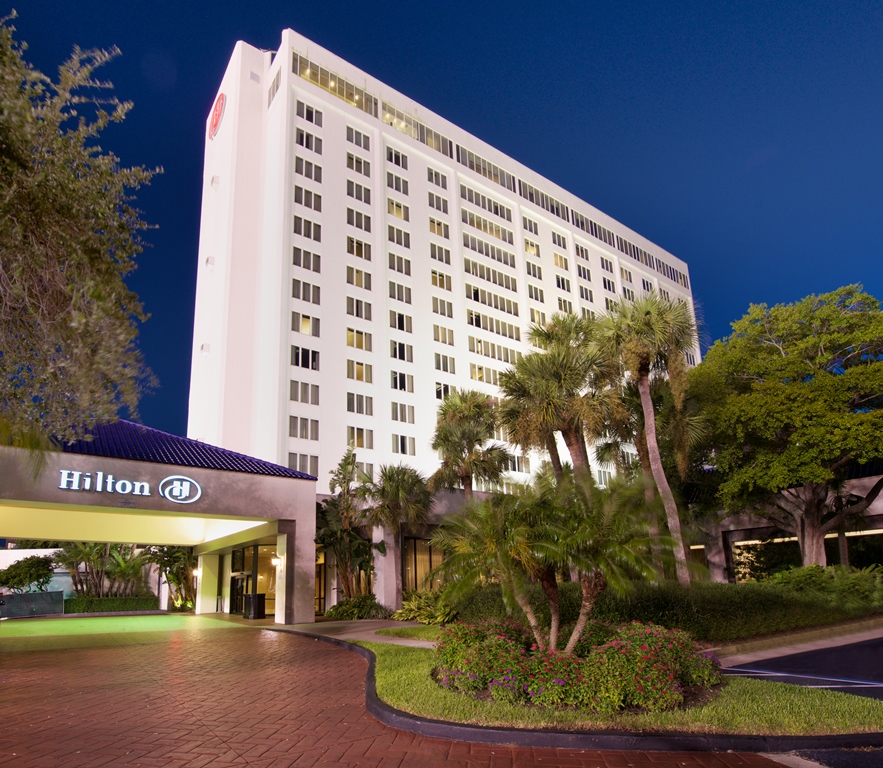 /assets/hilton_exterior_night_dsc0424_2.jpg